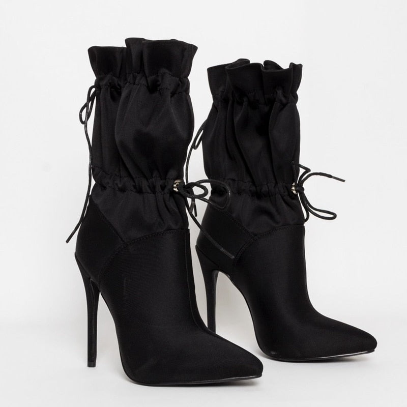 Bottes d'été élégantes et détaillées, offrant un bon soutien