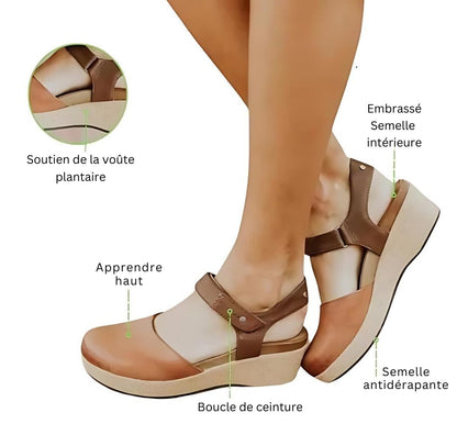 Sandales orthopédiques à fond plat et à boucle