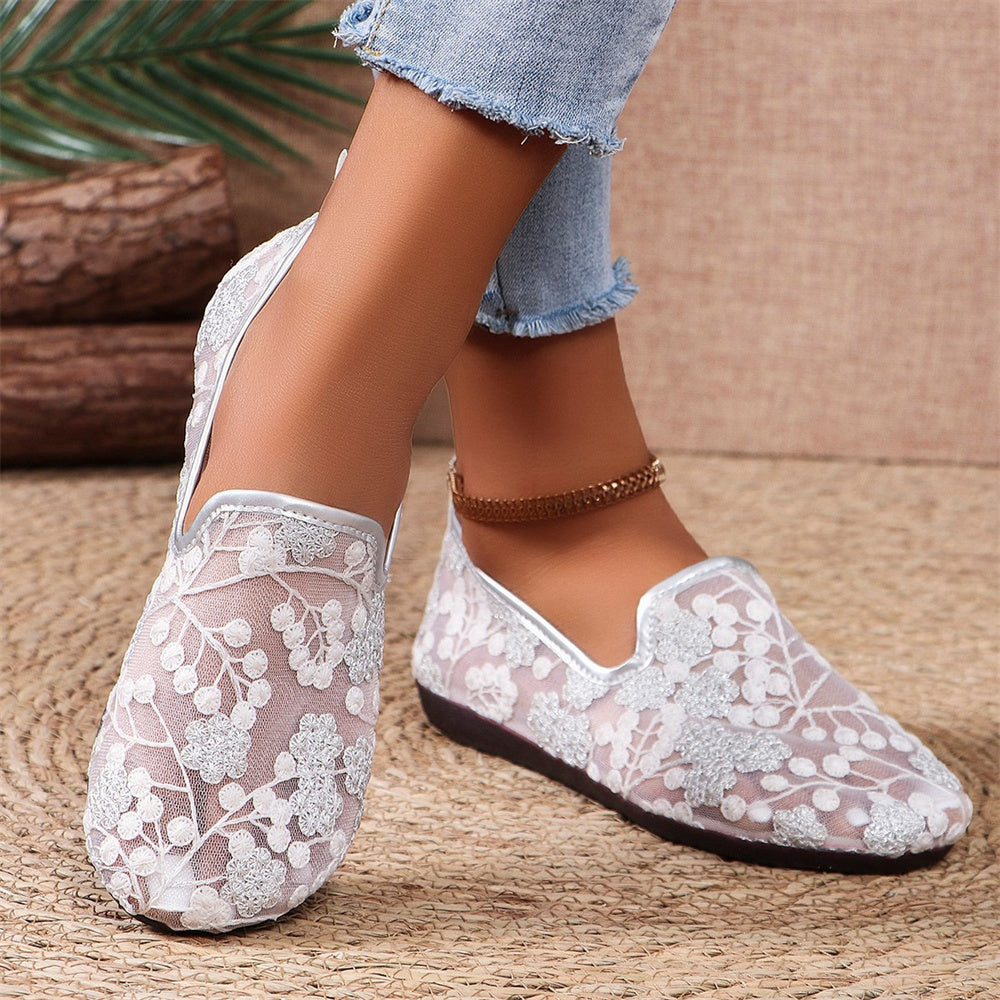 Chaussures plates brodées de dentelle