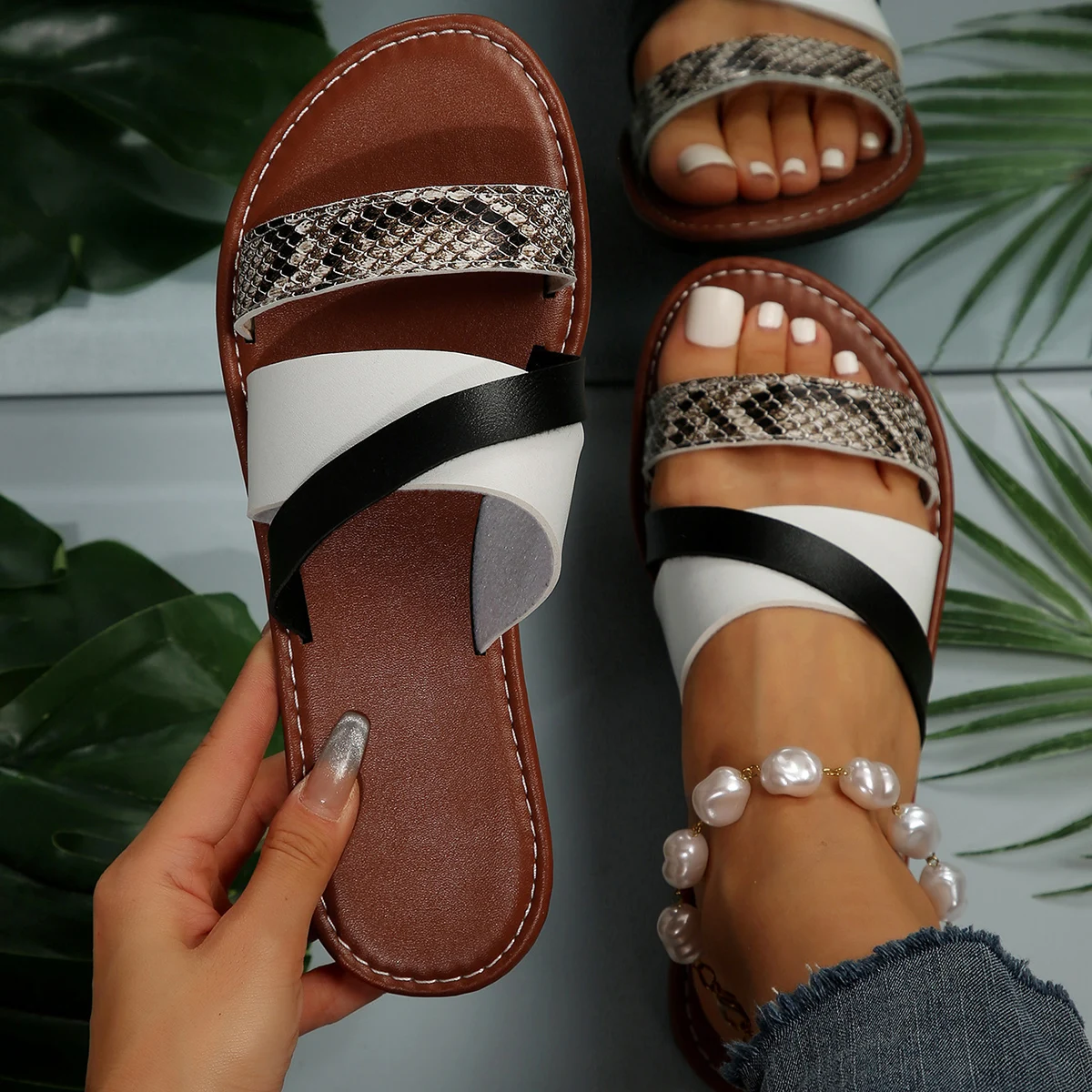 Sandales de style floral à talon épais