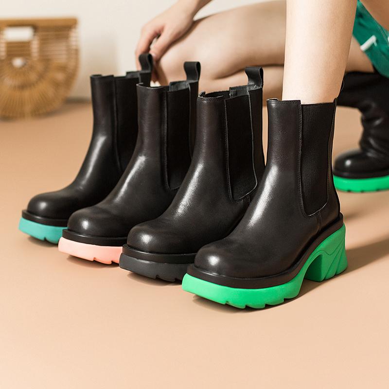 Bottes d'été élégantes et détaillées, offrant un bon soutien