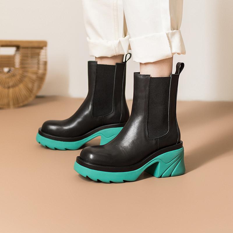 Bottes d'été élégantes et détaillées, offrant un bon soutien