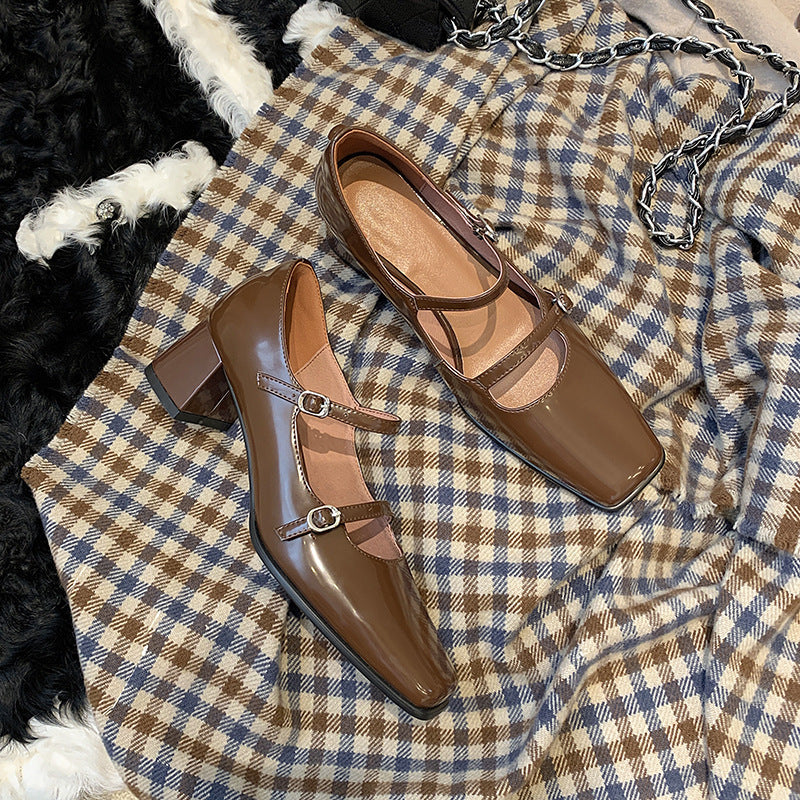 Chaussures carrées en cuir pour femmes