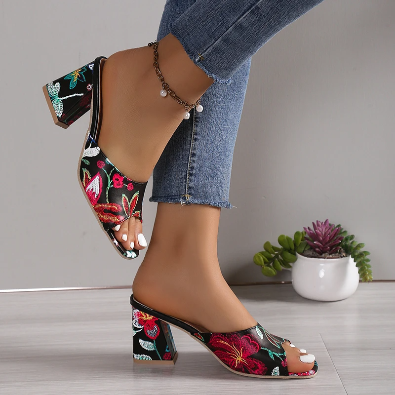 Sandales de style floral à talon épais