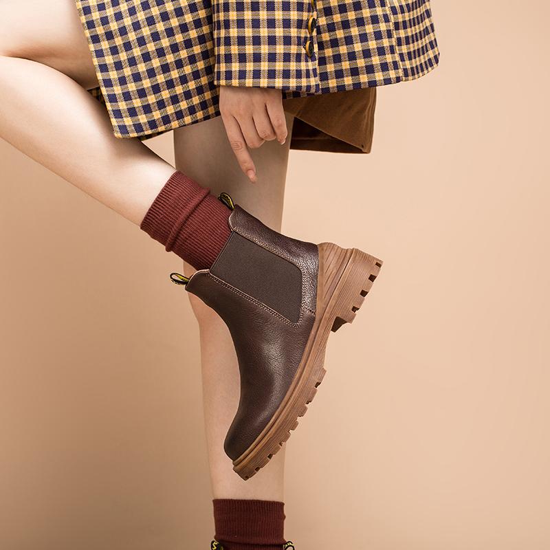 Bottes d'été élégantes et détaillées, offrant un bon soutien