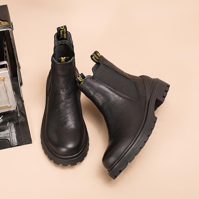 Bottes d'été élégantes et détaillées, offrant un bon soutien