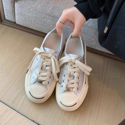 Baskets d'été élégantes et détaillées, offrant un bon soutien
