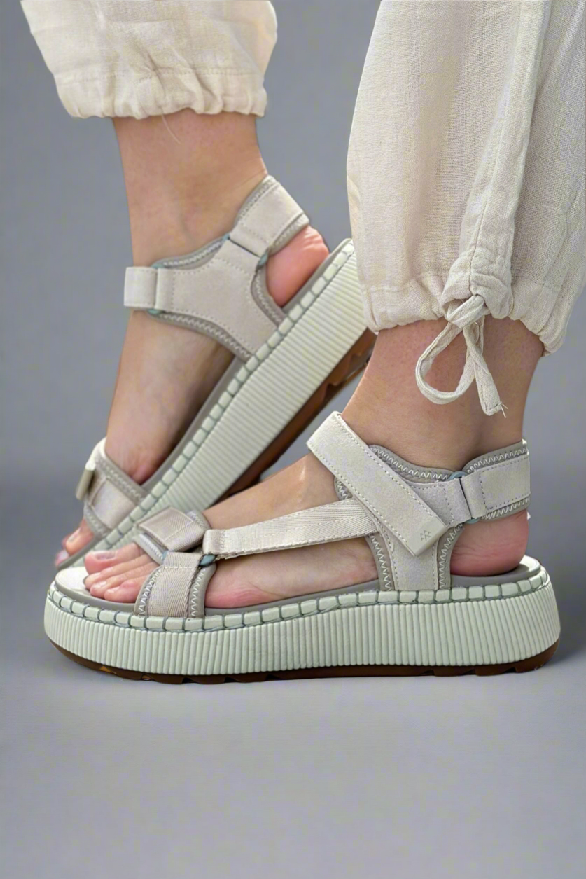 Chaussures d'été orthopédiques durables