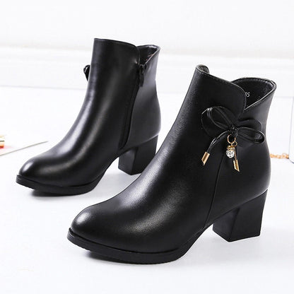 Bottes d'été élégantes et détaillées, offrant un bon soutien
