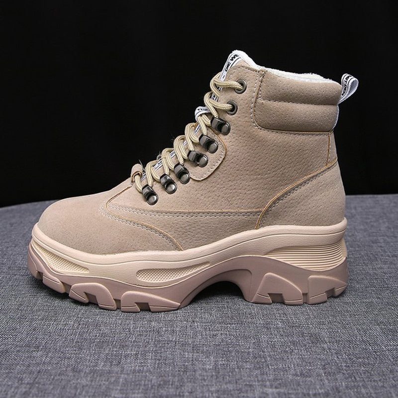 Bottes d'été élégantes et détaillées, offrant un bon soutien