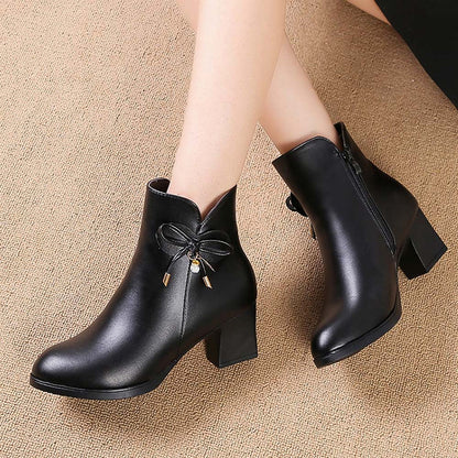 Bottes d'été élégantes et détaillées, offrant un bon soutien