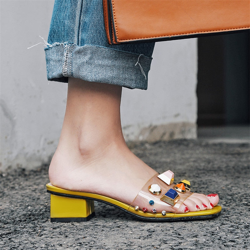 Tongs d'été orthopédiques confortables et élégantes