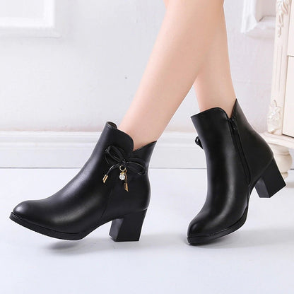 Bottes d'été élégantes et détaillées, offrant un bon soutien