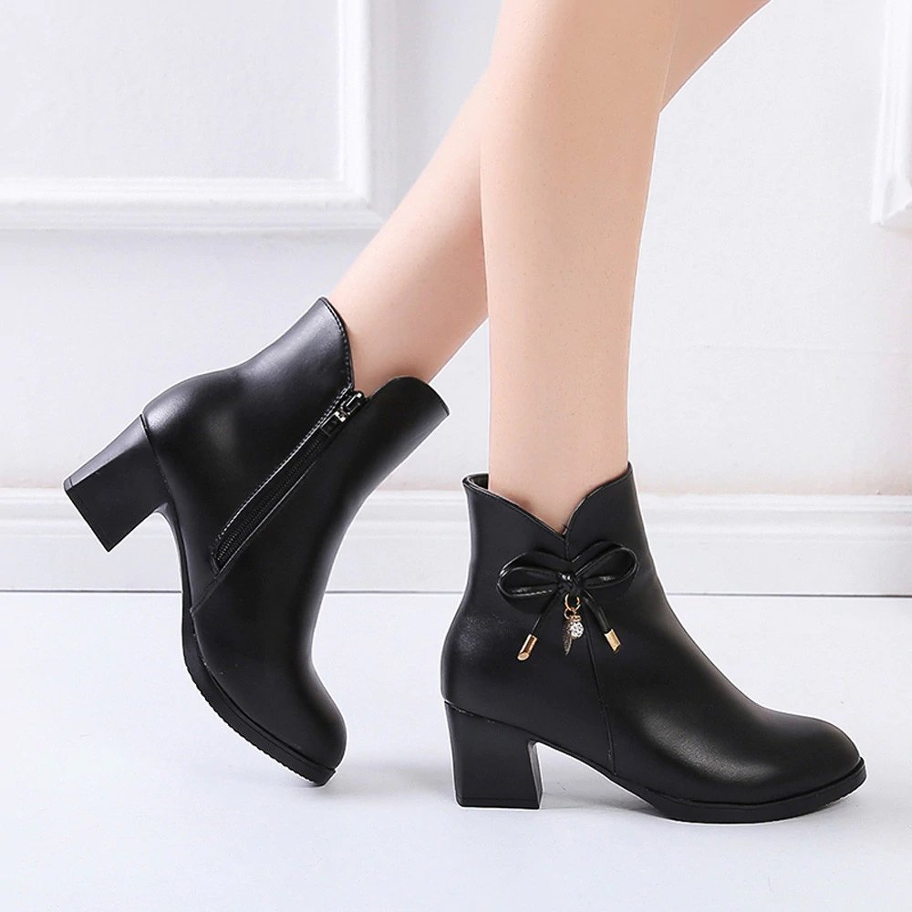 Bottes d'été élégantes et détaillées, offrant un bon soutien
