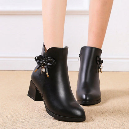 Bottes d'été élégantes et détaillées, offrant un bon soutien