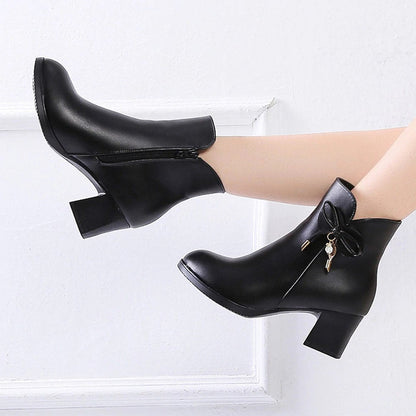 Bottes d'été élégantes et détaillées, offrant un bon soutien