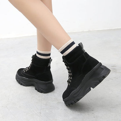Bottes d'été élégantes et détaillées, offrant un bon soutien
