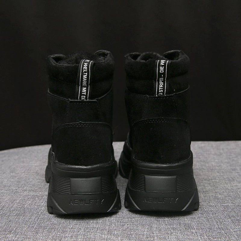 Bottes d'été élégantes et détaillées, offrant un bon soutien