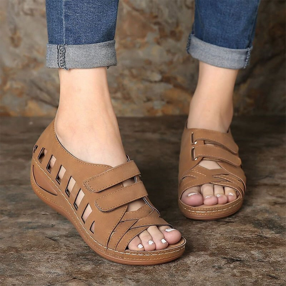 Sandales en cuir à semelle compensée pour femmes