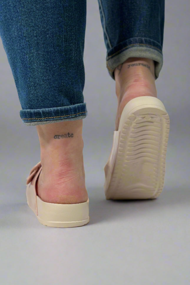 Chaussures d'été orthopédiques élégantes et offrant un bon soutien