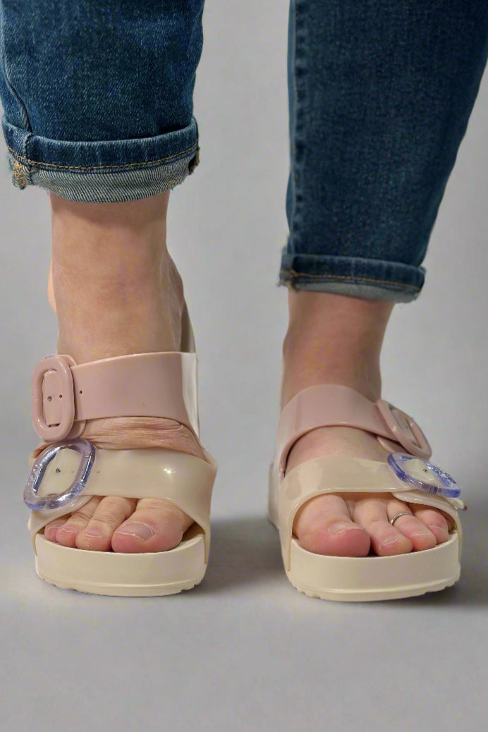Chaussures d'été orthopédiques élégantes et offrant un bon soutien