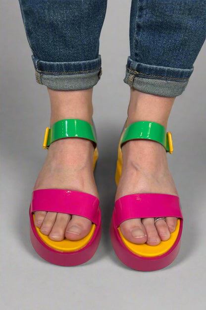 Cale d'été orthopédique de soutien et de style