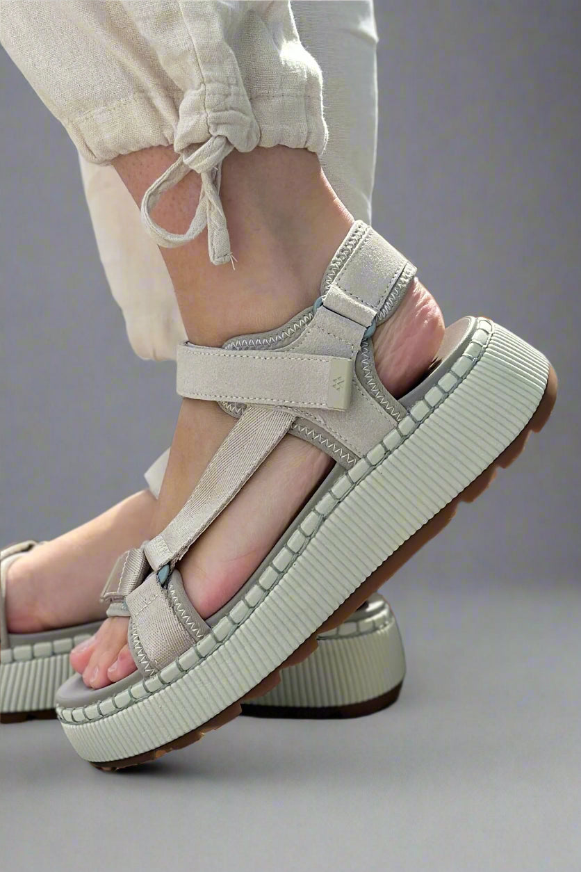 Chaussures d'été orthopédiques durables