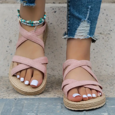 Sandales d'été à lanières à la mode