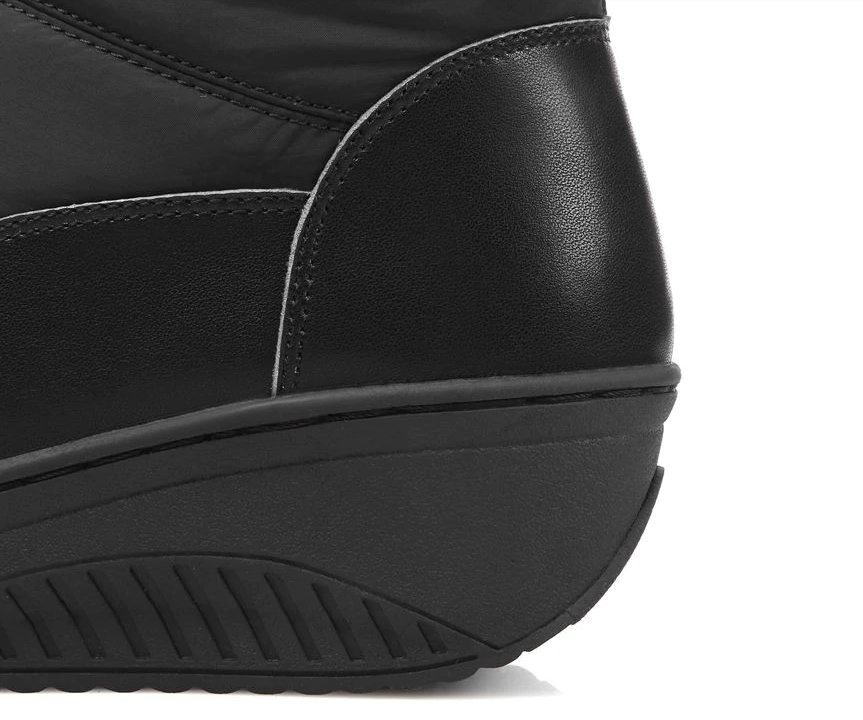 Bottes d'été élégantes et détaillées, offrant un bon soutien