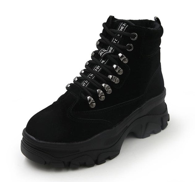 Bottes d'été élégantes et détaillées, offrant un bon soutien