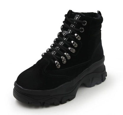 Bottes d'été élégantes et détaillées, offrant un bon soutien
