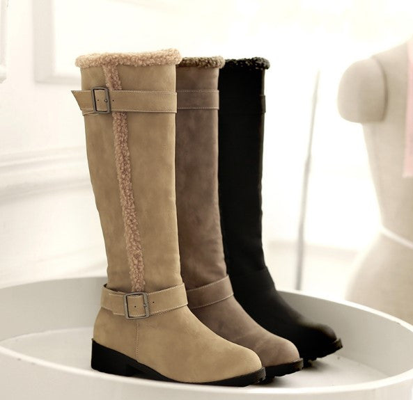 Bottes d'été élégantes et détaillées, offrant un bon soutien
