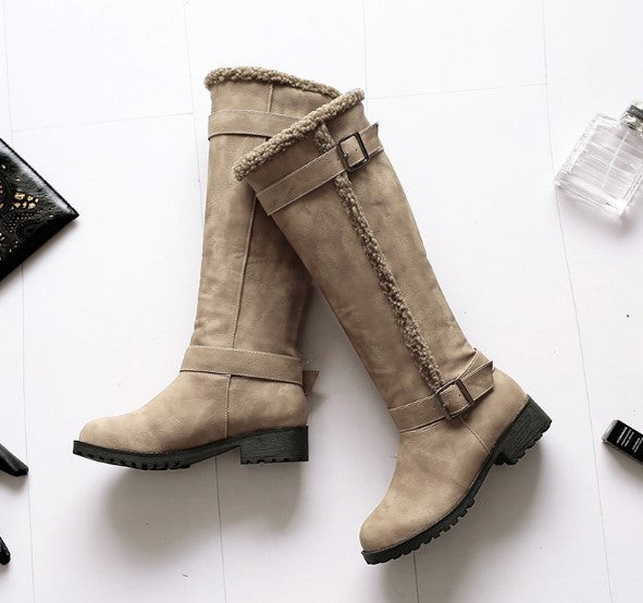 Bottes d'été élégantes et détaillées, offrant un bon soutien