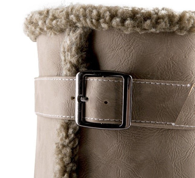 Bottes d'été élégantes et détaillées, offrant un bon soutien