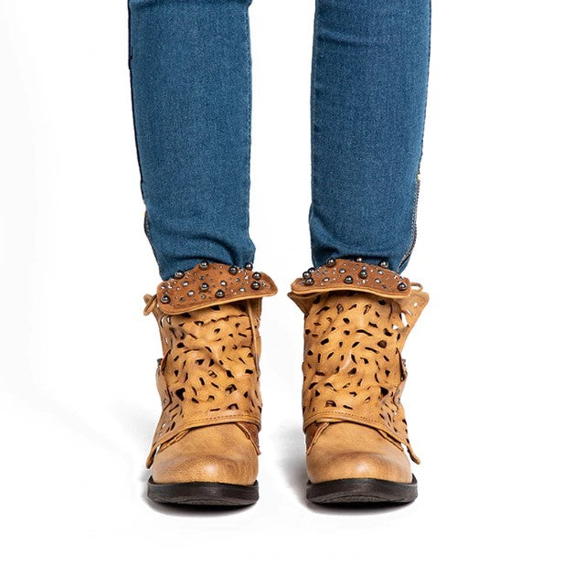 Bottes d'été élégantes et détaillées, offrant un bon soutien
