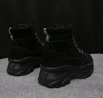 Bottes d'été élégantes et détaillées, offrant un bon soutien
