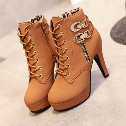 Bottes d'été élégantes et détaillées, offrant un bon soutien