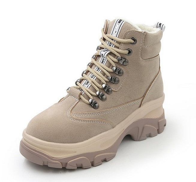 Bottes d'été élégantes et détaillées, offrant un bon soutien