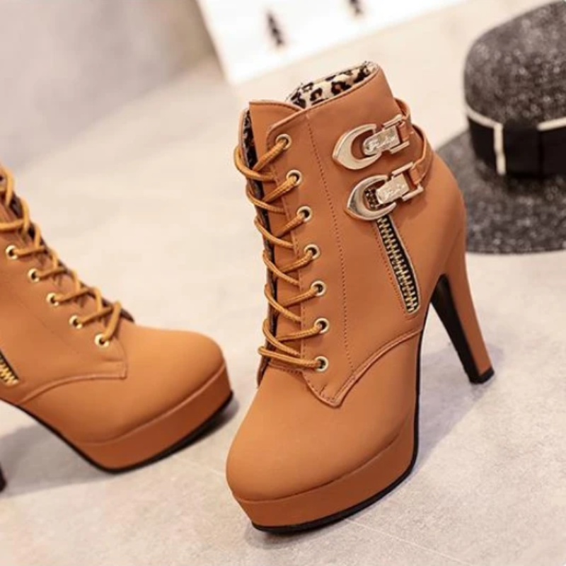 Bottes d'été élégantes et détaillées, offrant un bon soutien