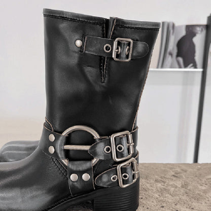 Bottes d'été élégantes et détaillées, offrant un bon soutien
