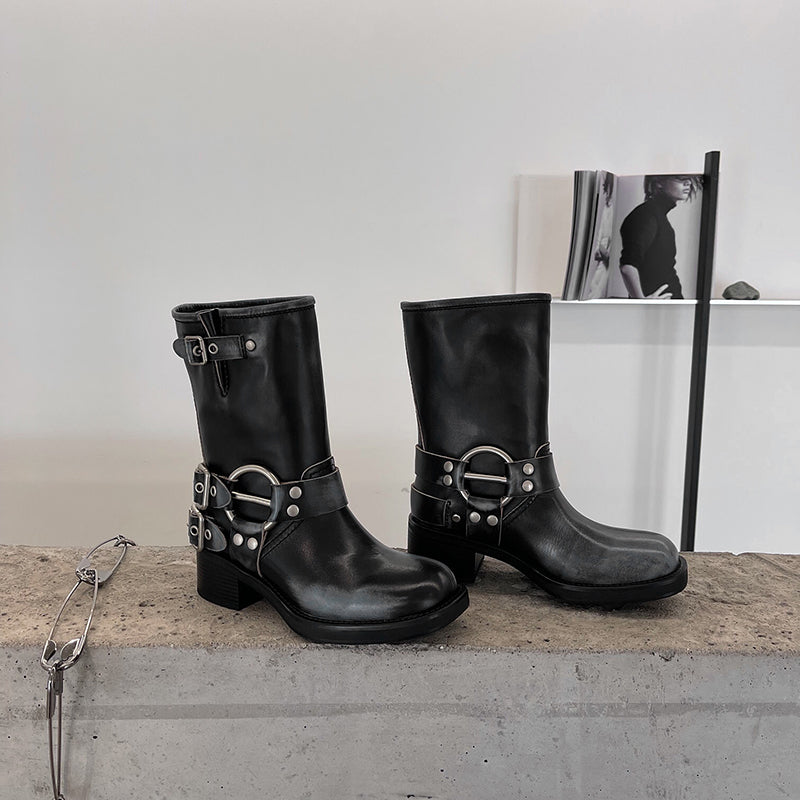 Bottes d'été élégantes et détaillées, offrant un bon soutien