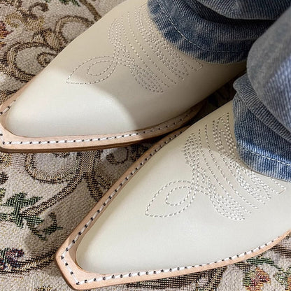 Bottes d'été élégantes et détaillées, offrant un bon soutien