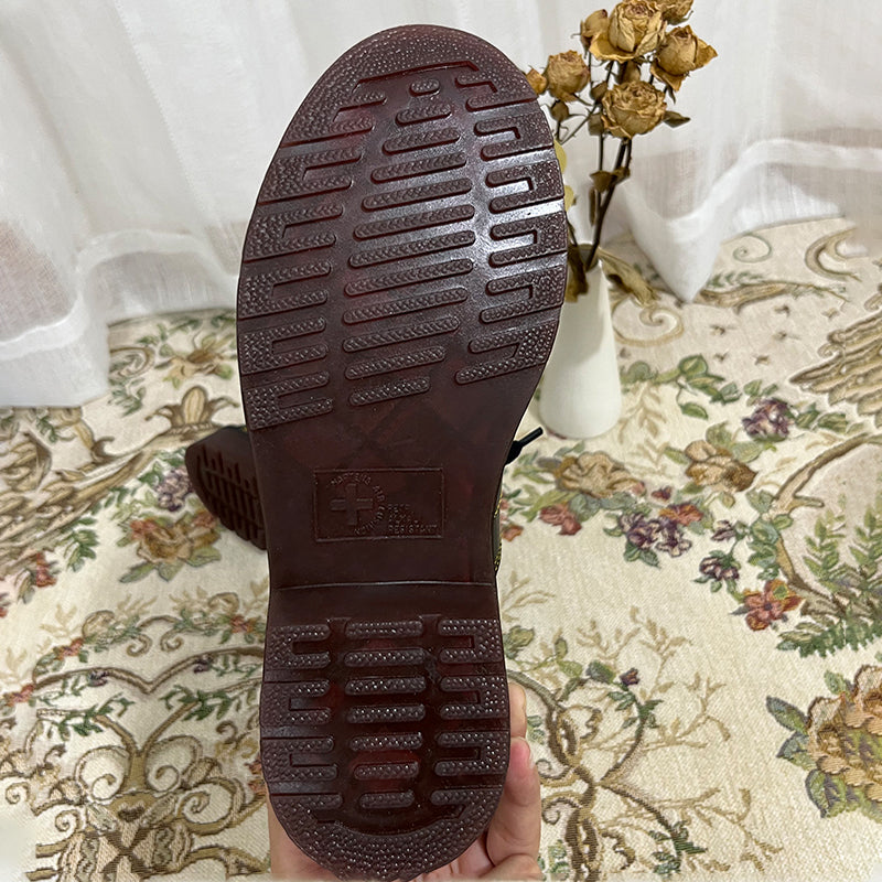 Bottes d'été élégantes et détaillées, offrant un bon soutien