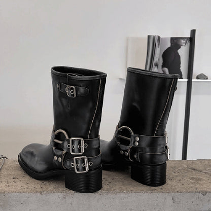 Bottes d'été élégantes et détaillées, offrant un bon soutien