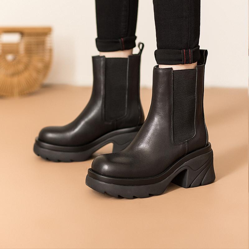 Bottes d'été élégantes et détaillées, offrant un bon soutien