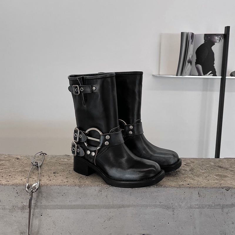Bottes d'été élégantes et détaillées, offrant un bon soutien