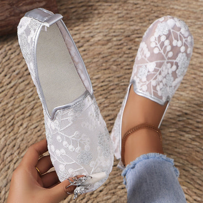 Chaussures plates brodées de dentelle