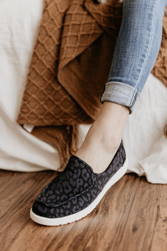 Baskets d'été élégantes et détaillées, offrant un bon soutien