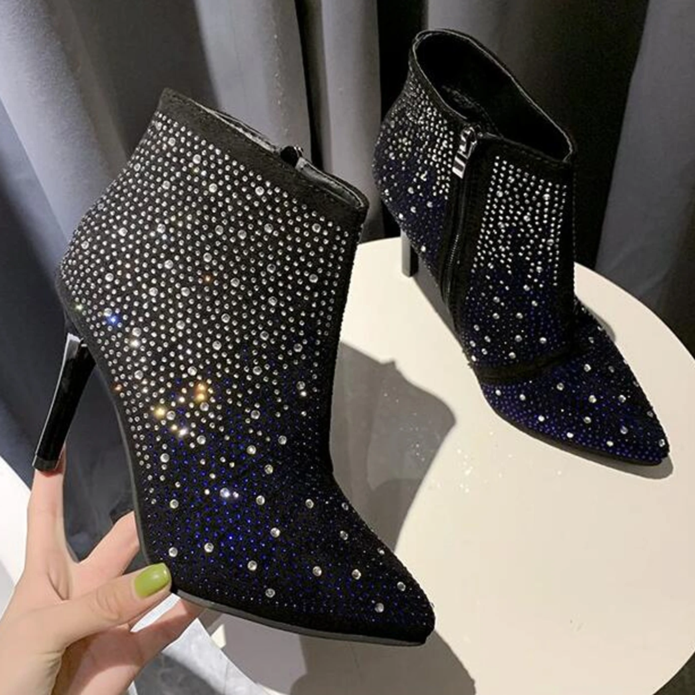 Bottes d'été élégantes et détaillées, offrant un bon soutien