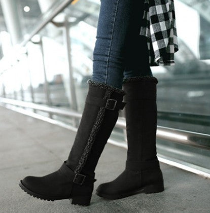 Bottes d'été élégantes et détaillées, offrant un bon soutien